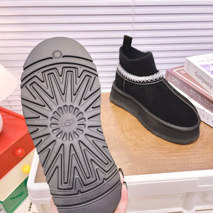 SNOW BOOTS IN BLACK SUEDE WITH ETHNIC STYLE SOCK