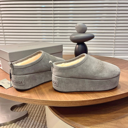 BALENCIAGA 25S AURALEE SLIP-ON 50 MM IN GREY SUEDE