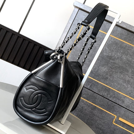 SHOULDER BAG 30 IN BLACK SOFT LAMBSKIN EMBOSSED LOGO SILVER HARDWARE