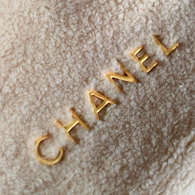 CHANEL BAG 25S 20 CM IN CREAM WHITE WOOL WITH GOLD HARDWARE