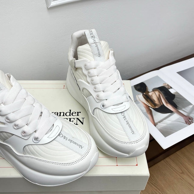 OVERSIZED RUNNER SNEAKERS IN OFF WHITE CALFSKIN AND FABRIC