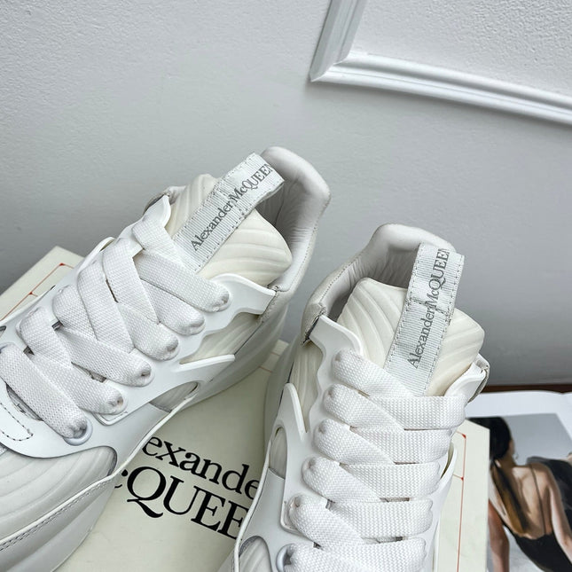 OVERSIZED RUNNER SNEAKERS IN OFF WHITE CALFSKIN AND FABRIC