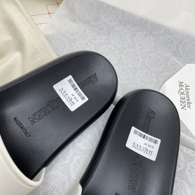 SLIDES SANDAL IN BLACK TPU WHITE STRAP WITH LOGO GRAPHIC