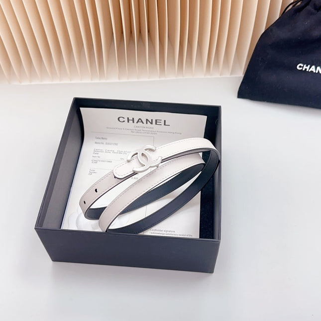 CC BELT 15 MM IN WHITE CALFSKIN WITH SILVER HARDWARE