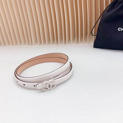 CC BELT 15 MM IN WHITE GRAINED CALFSKIN WITH GOLD HARDWARE