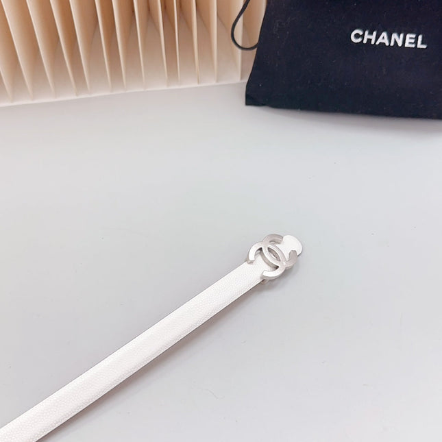 CC BELT 15 MM IN WHITE GRAINED CALFSKIN WITH GOLD HARDWARE