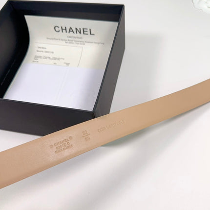 CC BELT 30 MM IN FRENCH BEIGE SMOOTH CALFSKIN WITH GOLD HARDWARE ATTACH PEARL
