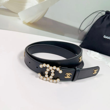 CC BELT 30 MM IN BLACK SMOOTH CALFSKIN WITH GOLD LOGO AND BUCKLE ATTACH PEARL