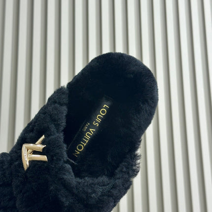 LV WOMEN'S SUNSET COMFORT FLAT MULE IN BLACK FLEECE