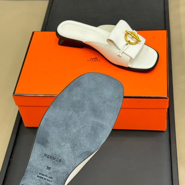 ISLE SANDAL IN WHITE CALFSKIN