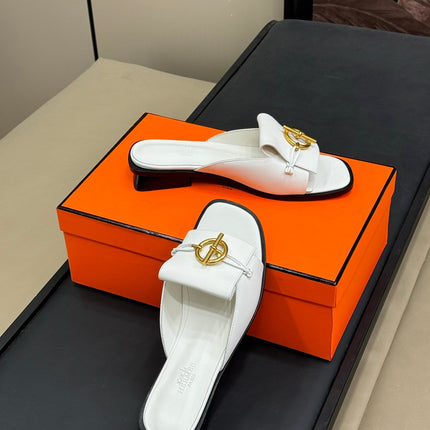 ISLE SANDAL IN WHITE CALFSKIN
