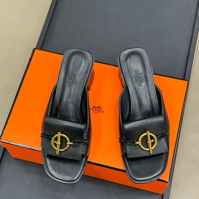 ISLE SANDAL IN BLACK CALFSKIN