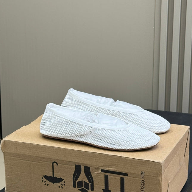 ALAIA FISHNET MESH BALLET FLATS 25S IN WHITE FABRIC