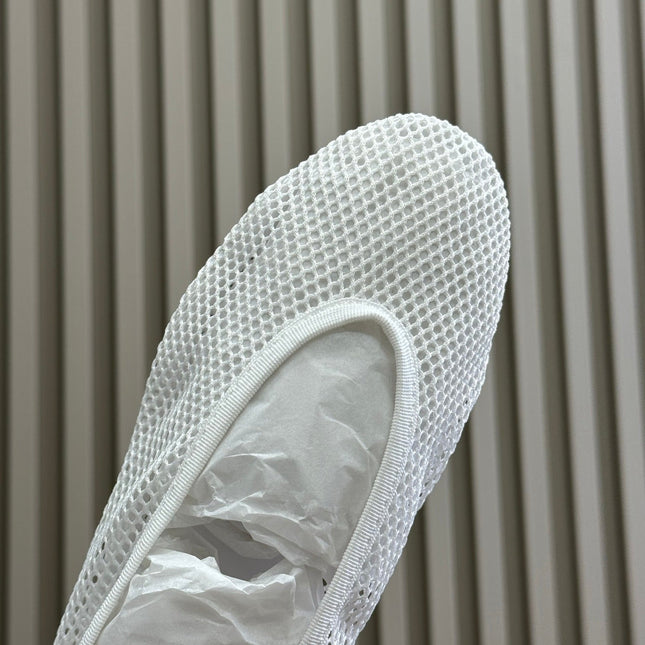 ALAIA FISHNET MESH BALLET FLATS 25S IN WHITE FABRIC