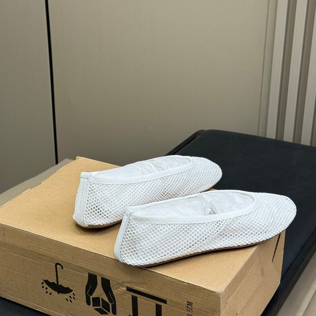 ALAIA FISHNET MESH BALLET FLATS 25S IN WHITE FABRIC