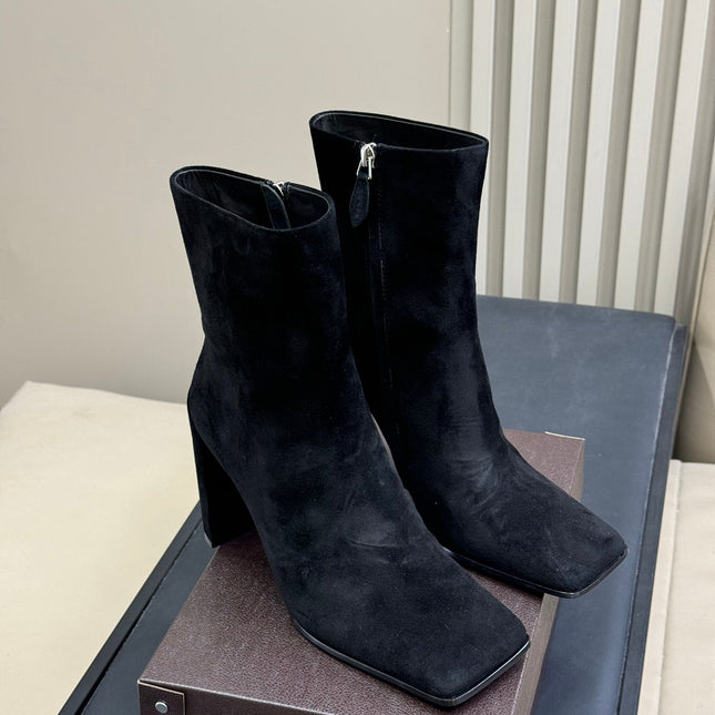 ALAIA 25S ANKLE HIGH-HEELED BOOTS IN BLACK SUEDE