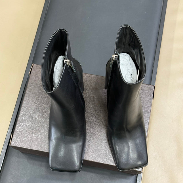 ALAIA 25S SQUARE ANKLE BOOTS IN BLACK CALFSKIN