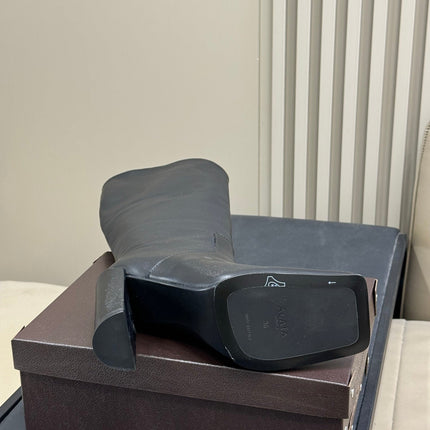 ALAIA 25S KNEE-HIGH SQUARE-TOE BOOTS IN BLACK CALFSKIN