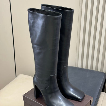 ALAIA 25S KNEE-HIGH SQUARE-TOE BOOTS IN BLACK CALFSKIN