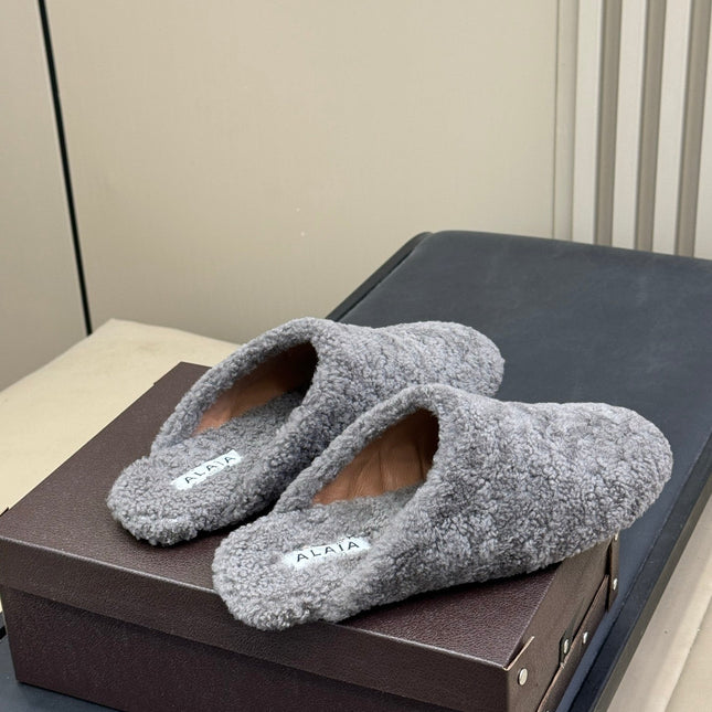 ALAIA 25S SHEARLING COZY SLIPPERS IN DARK GRAY