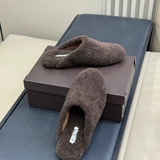ALAIA 25S SHEARLING COZY SLIPPERS IN DARK BROWN