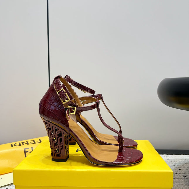 FENDI HIGH-HEELED 10 CM IN SANGRIA RED GLOSSY LAMBSKIN WITH GOLD HARDWARE