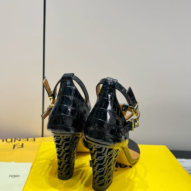 FENDI HIGH-HEELED 10 CM IN BLACK GLOSSY LAMBSKIN WITH GOLD HARDWARE