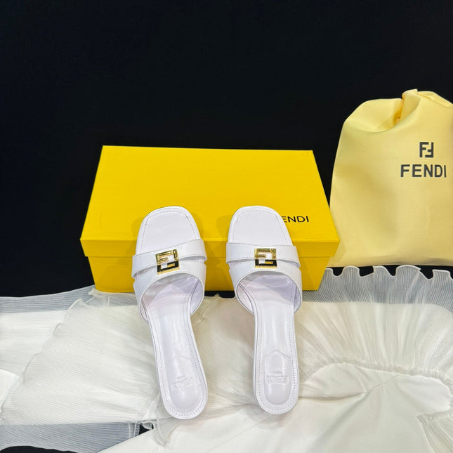 FENDI MEDIUM-HEELED 55 MM MULE IN WHITE LAMBSKIN WITH GOLD HARDWARE
