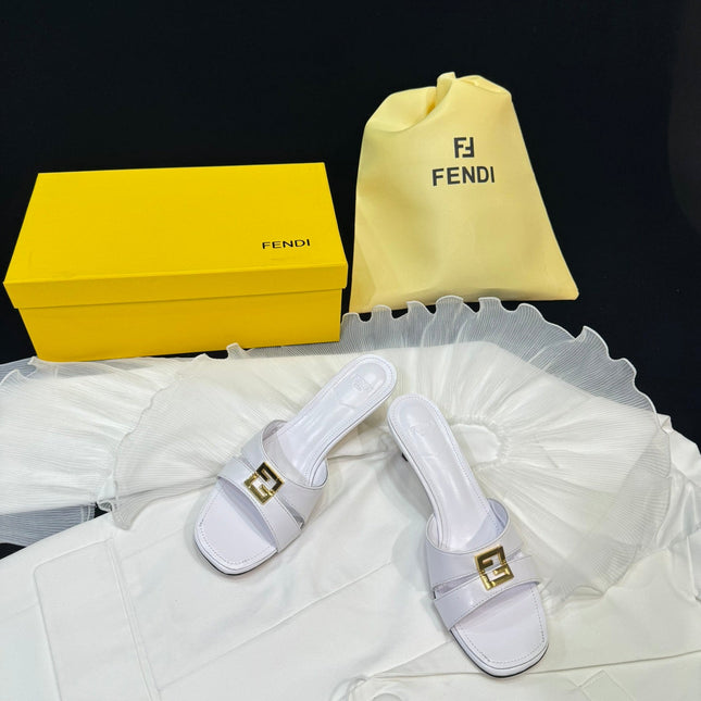 FENDI MEDIUM-HEELED 55 MM MULE IN WHITE LAMBSKIN WITH GOLD HARDWARE