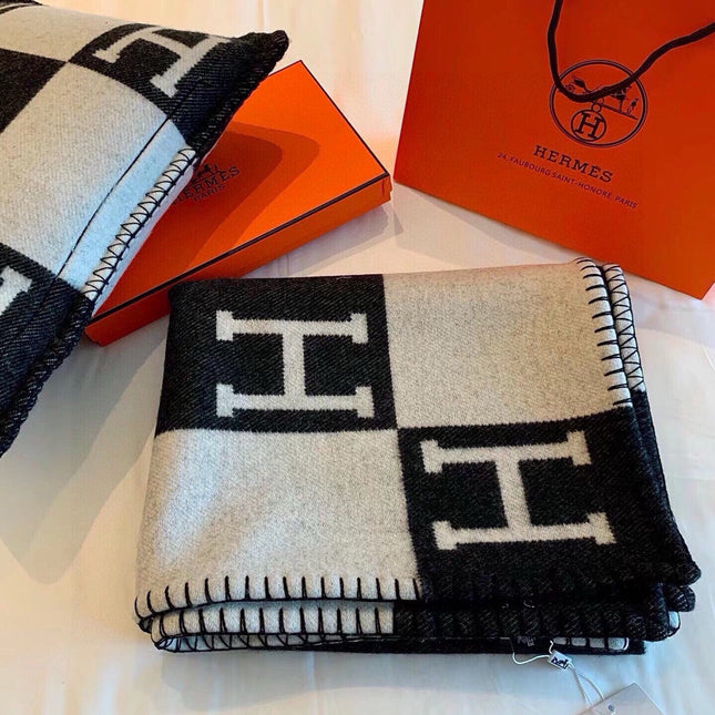 TIGRE BAYADERE BLANAVALON III THROW BLANKET IN BLACK CASHMERE 407142