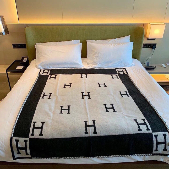 TIGRE BAYADERE BLANAVALON III THROW BLANKET IN BLACK CASHMERE 407142
