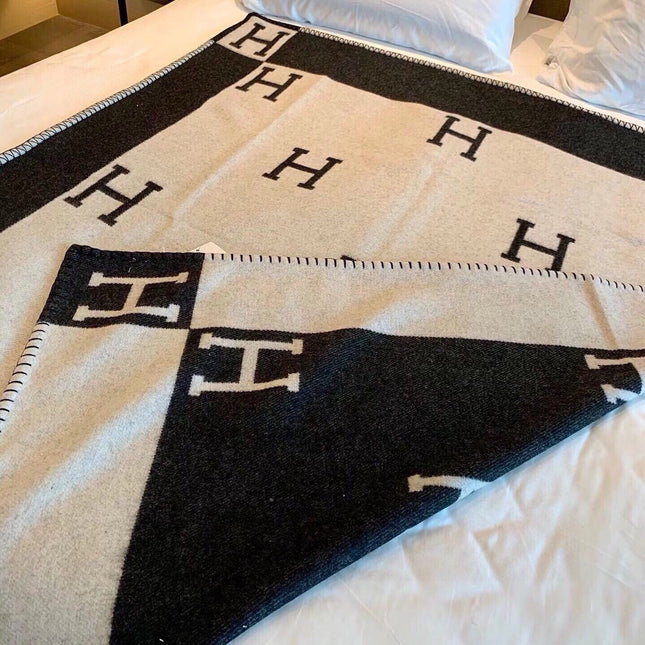 TIGRE BAYADERE BLANAVALON III THROW BLANKET IN BLACK CASHMERE 407142