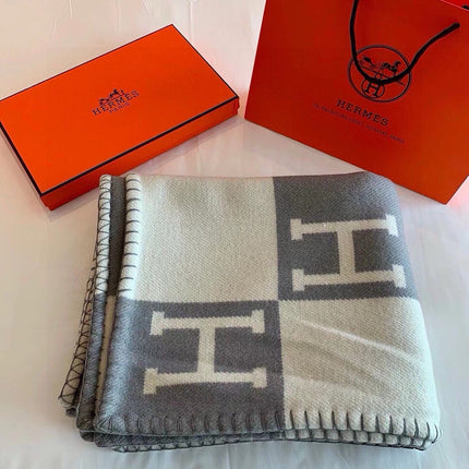 TIGRE BAYADERE BLANAVALON III THROW BLANKET IN LIGHT GRAY CASHMERE 407144
