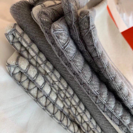 TIGRE BAYADERE BLANAVALON III THROW BLANKET IN LIGHT GRAY CASHMERE 407144