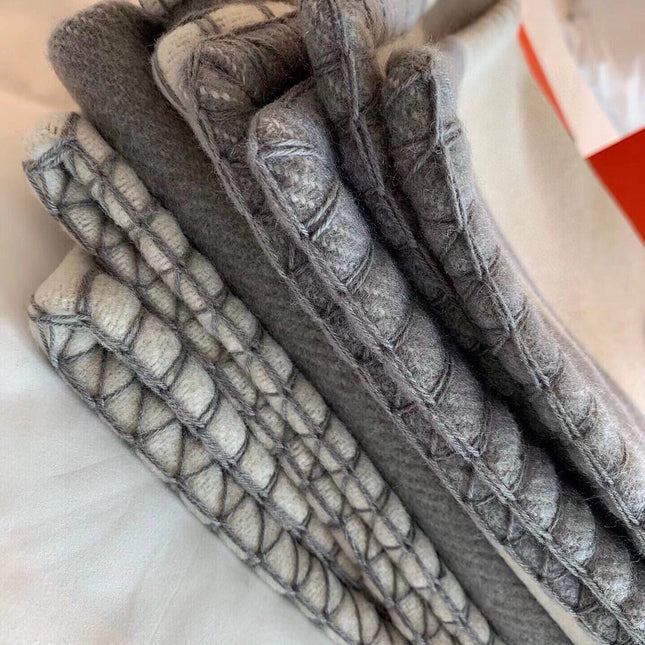TIGRE BAYADERE BLANAVALON III THROW BLANKET IN LIGHT GRAY CASHMERE 407144