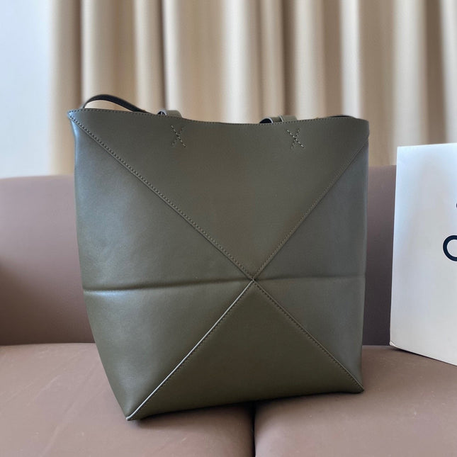 LOE 32 MEDIUM PUZZLE FOLD TOTE IN DARK KHAKI GREEN SHINY CALFSKIN