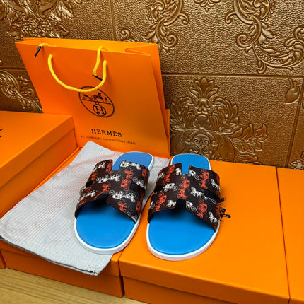 HM IZMIR SANDAL LAPIS AND BLACK CALFSKIN WITH HORSE MOTIF