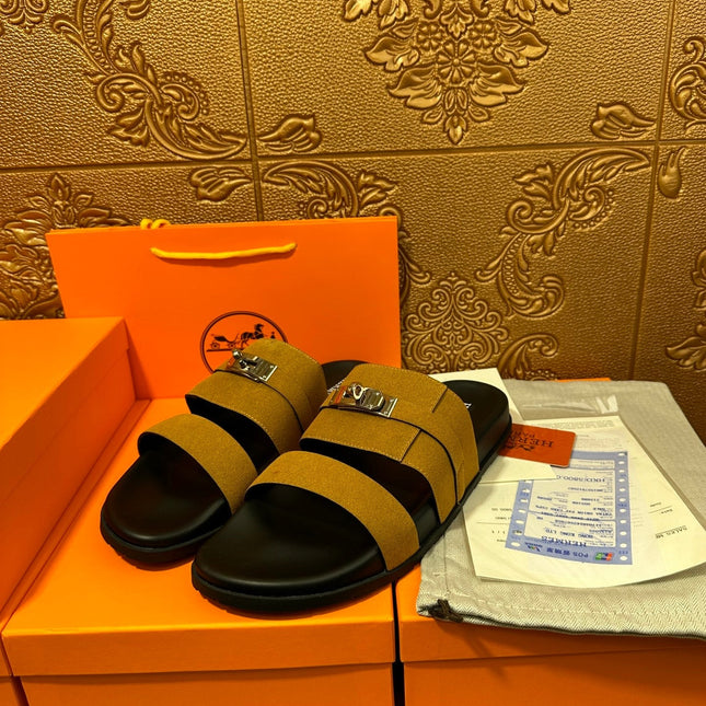 HM JACKSON SANDAL AMBER SUEDE