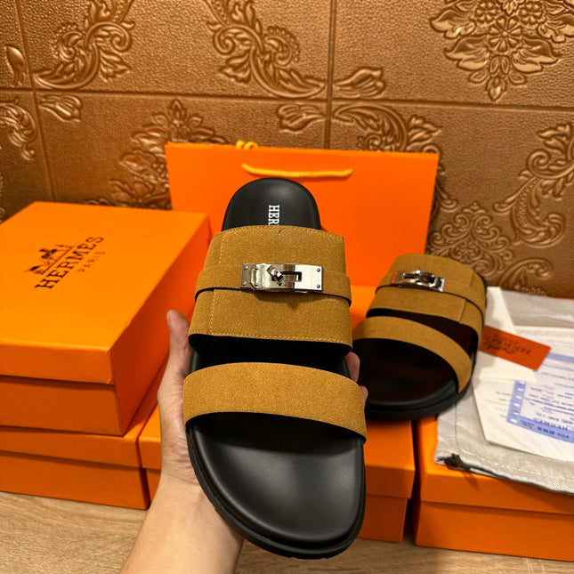 HM JACKSON SANDAL AMBER SUEDE