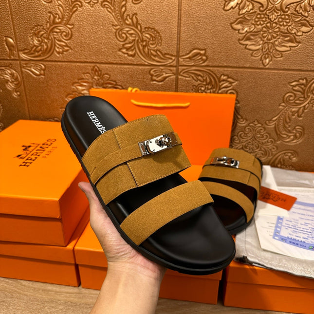 HM JACKSON SANDAL AMBER SUEDE