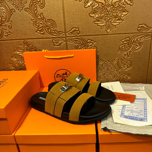 HM JACKSON SANDAL AMBER SUEDE