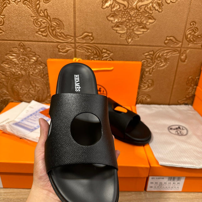 HM CIRCLE CUT SANDAL BLACK CALFSKIN