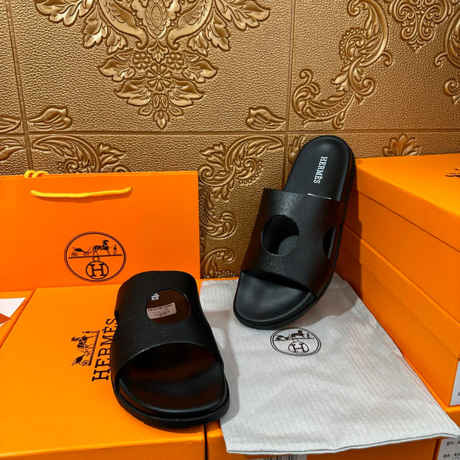 HM CIRCLE CUT SANDAL BLACK CALFSKIN