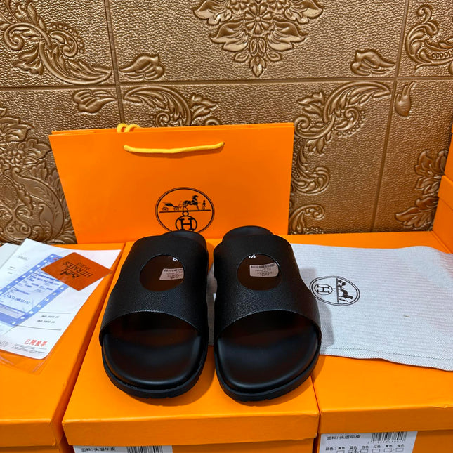 HM CIRCLE CUT SANDAL BLACK CALFSKIN