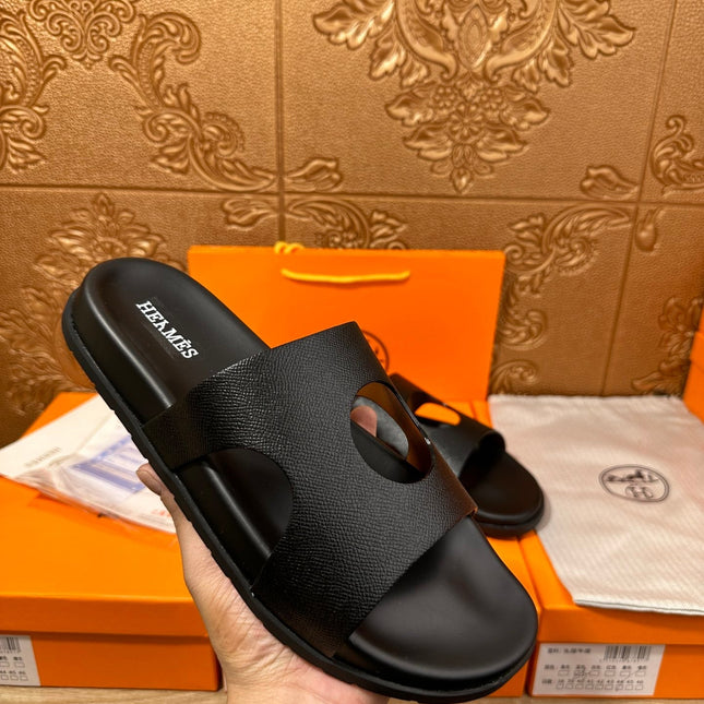 HM CIRCLE CUT SANDAL BLACK CALFSKIN