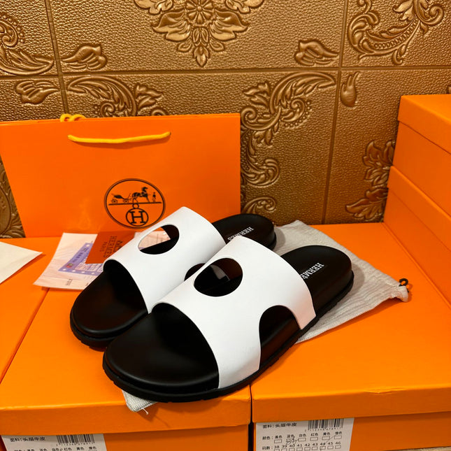 HM CIRCLE CUT SANDAL BLACK AND WHITE CALFSKIN