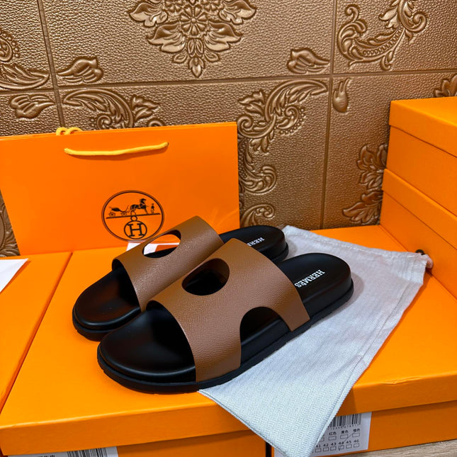 HM CIRCLE CUT SANDAL CARAMEL CALFSKIN