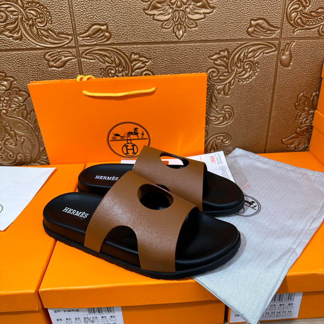 HM CIRCLE CUT SANDAL CARAMEL CALFSKIN