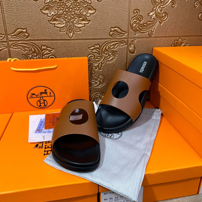 HM CIRCLE CUT SANDAL CARAMEL CALFSKIN