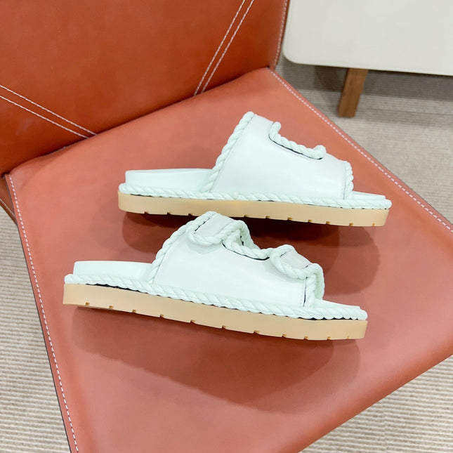 REFINED DAD SANDAL IN PISTACHIO GREEN LAMBSKIN MULE